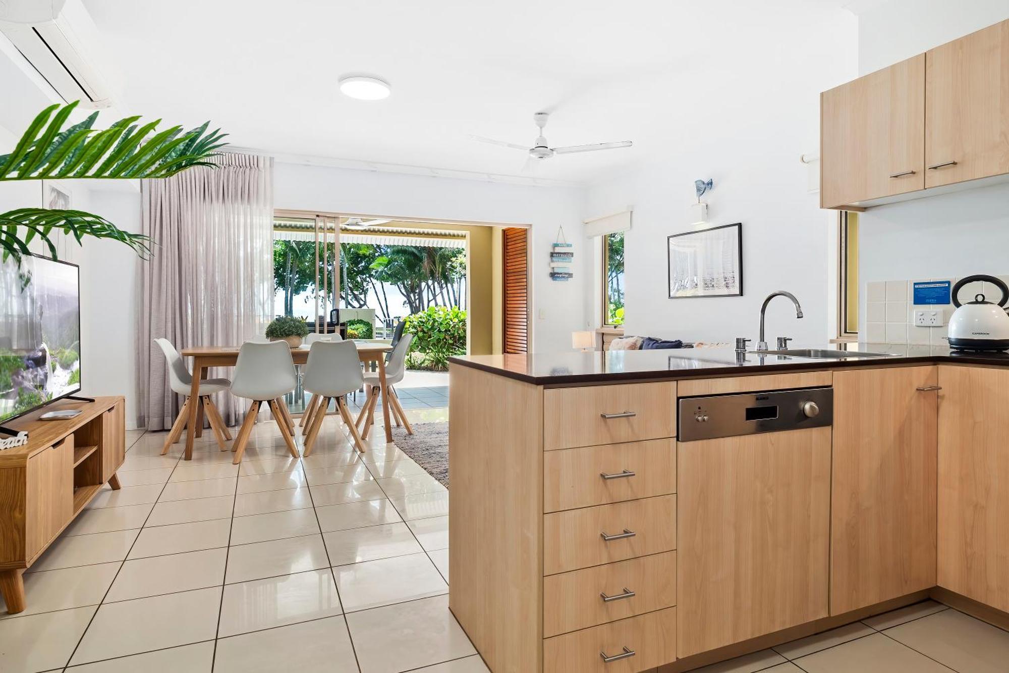 Amphora Laleuca Apartments Palm Cove Room photo